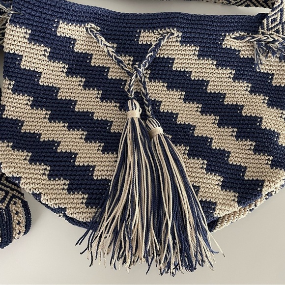 Wayuu Mochila Colombian Hand Woven Bucket Crossbody Bag Purse - Picture 5 of 8